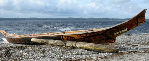 Photo of a Haida canoe.